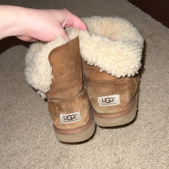 VERY worn ugg boots - Picture 2 of 3